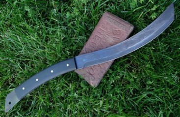 Dragons Tongue Machete picture link to more information and ordering.